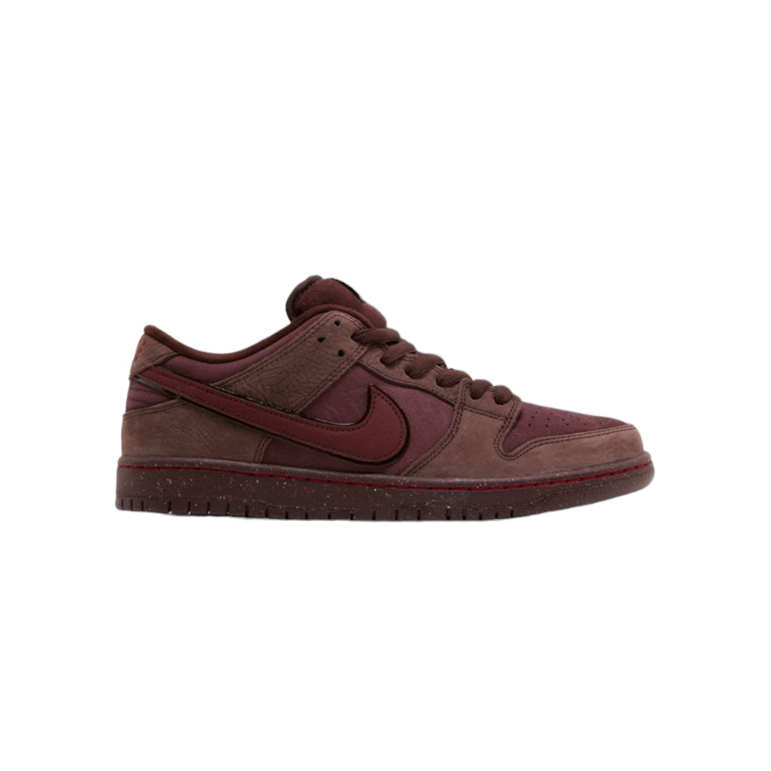 Dunk Low “Burgundy City Of Love”